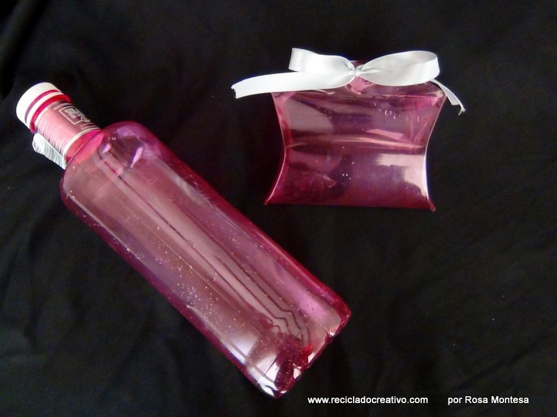 caja botellas recicladas pillow abierta (17)