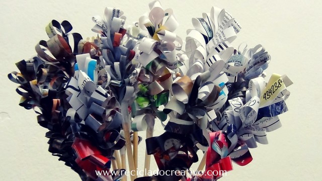 Flores de papel reto HandBox‪#‎micatalogoopitecahoraes‬ ‪#‎desafioopitec reciclado creativo