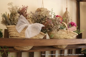 con capazos de paja en La Bella Elisa Visto por Reciclado Creativo