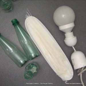 Lámpara realizada con 125 botellas de plástico recicladas - Lamp made with 125 recycled plastic bottles http://youtu.be/lwt43vjl2fs