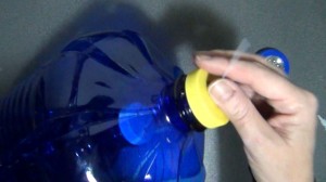 Lámpara realizada reciclando una garrafa y una botella de plástico - Two plastic bottles lamp - Reciclado Creativo - Rosa Montesa