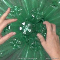Lámpara realizada con 125 botellas de plástico recicladas - Lamp made with 125 recycled plastic bottles http://youtu.be/lwt43vjl2fs