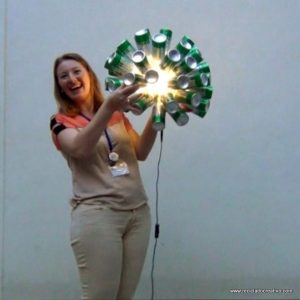 Lámpara realizada con 50 botellas de cerveza recicladas. #yotambienquierouna Reciclado Creativo. Rosa Montesa