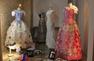 Exposición de vestidos de Reciclado Creativo del 15 al 19 de marzo de 2016