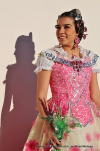Ofrenda valenciana al material reciclado. Las Fallas 2016. Valencia