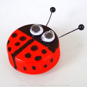 Manualidades para niños - Mariquita con tapones DIY