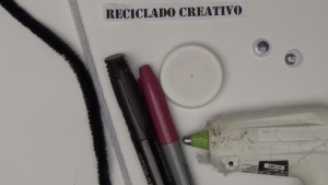 DIY Vaca Manualidad con niños con tapa de botella de plástico