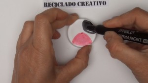 DIY Vaca Manualidad con niños con tapa de botella de plástico