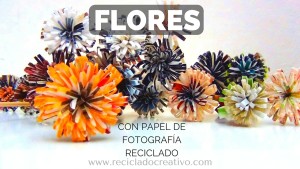 Flores como dalias con papel reciclado