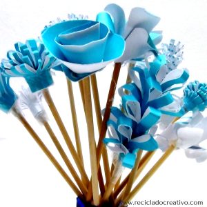 Flores con una caja de cartón de LaMasBonita