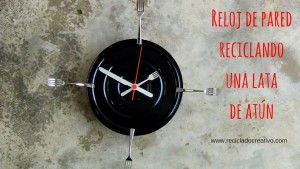 Reloj con lata de atún de hojalata reciclada