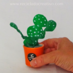 DIY Cactus realizado reciclando botellas de plástico