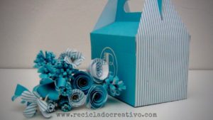 Ramo de flores con cartón - papel reciclado