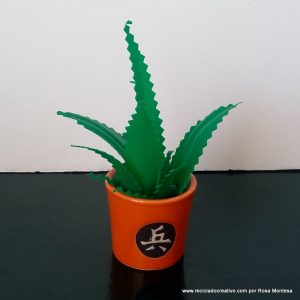 Miniatura de aloe vera DIY con botellas de plástico