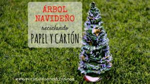 Árbol de Navidad con papel reciclado