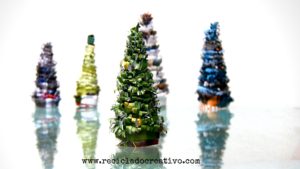 Árbol de Navidad con papel reciclado