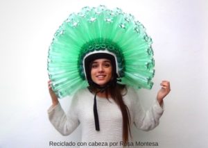 Casco con 140 botellas de plástico #RecicladoConCabeza #BottlesOnMyMind #CONAMA2016