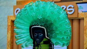 Casco con 140 botellas de plástico #RecicladoConCabeza #BottlesOnMyMind #CONAMA2016