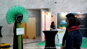 Casco con 140 botellas de plástico #RecicladoConCabeza #BottlesOnMyMind #CONAMA2016