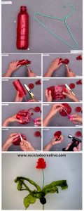 Rosas rojas reciclando botellas de plástico PET