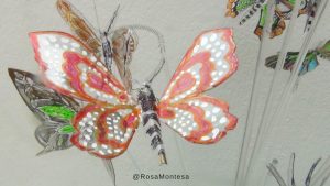Mariposas pintadas a mano con botellas de plástico