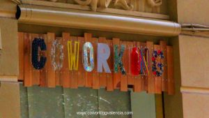 Letras con material reciclado CoworkingValencia