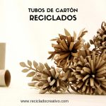 Tubos rollos de cartón convertidos en flores decorativas
