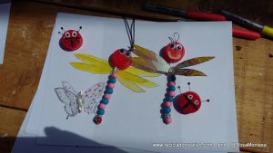 Libélulas con tapones y botellas de plástico. Manualidades con niños