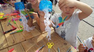 Medusas con botellas y bolsas de plástico - Talleres para niños