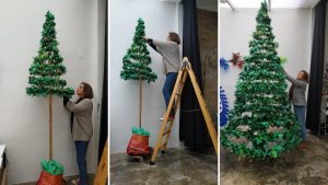 Árbol de Navidad reciclando bolsas de plástico