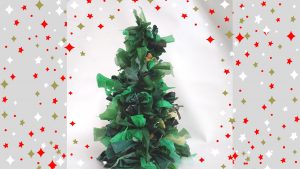 Árbol de Navidad reciclando bolsas de plástico