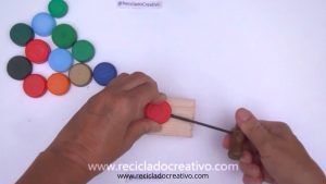 Árbol con tapitas de botellas de plástico #recicladocreativo