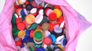 Árbol con tapitas de botellas de plástico #recicladocreativo