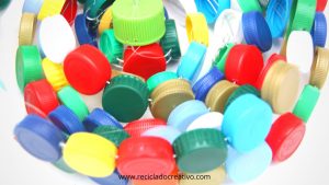 Árbol con tapitas de botellas de plástico #recicladocreativo