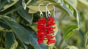 Pendientes con tapones de botellas de plástico