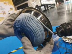 Cestas reciclando tapones de plástico