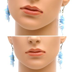 Pendientes azul celeste y blanco tapones (1)