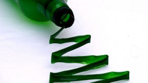 Árbol de Navidad con pinceladas de botellas de plástico PET