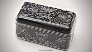 Técnica de pirografiado en plástico - reciclando caja de bombones