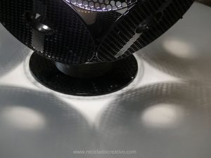 Lámpara reciclando carretes de filamento impresora 3d