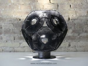 Lámpara reciclando carretes de filamento impresora 3d