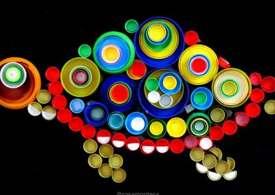 Océanos de Plástico: Murales Colaborativos con Tapones