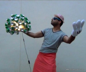 Lámpara realizada con 50 botellas de cerveza recicladas. #yotambienquierouna Reciclado Creativo. Rosa Montesa