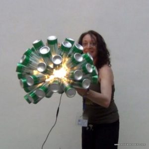 Lámpara realizada con 50 botellas de cerveza recicladas. #yotambienquierouna Reciclado Creativo. Rosa Montesa