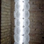 Lámpara realizada con garrafas de plástico recicladas pet by Rosa Montesa - Lamps made out of recycled plastic bottles
