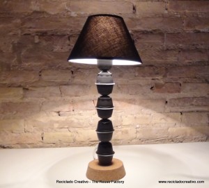 Pie de lámpara realizado con Cápsulas de cafe Dolce Gusto. Lamp Base made wiht Dolce Gusto coffee capsules