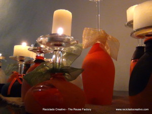 Halloween Inspiration and Ideas ¿Copas de vino, portavelas o candelabros? - Wine Glasses or Candleholders? We love to reuse objects. #Halloween, #reutilización, #decoración, #ninyos, #manualidades, #reciclado, #creativo, #recicladocreativo, #TheReuseFactory, #The Reuse Factory, #Reciclado Creativo, #recycling, #upcycling, #reuse, #reusing, #reciclaje, #reutilizar, #creative, #handcrafts, #handmade, #diy, #howto, #riciclo, #craft, #crafts, #tutorial, #pumpkins, #globos, #balloons, #caramelos, #chuches, #divertido, #gratis, #Do it Yourself, #smashing pumpkins, #free, #making