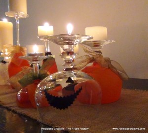 Halloween Inspiration and Ideas ¿Copas de vino, portavelas o candelabros? - Wine Glasses or Candleholders? We love to reuse objects. #Halloween, #reutilización, #decoración, #ninyos, #manualidades, #reciclado, #creativo, #recicladocreativo, #TheReuseFactory, #The Reuse Factory, #Reciclado Creativo, #recycling, #upcycling, #reuse, #reusing, #reciclaje, #reutilizar, #creative, #handcrafts, #handmade, #diy, #howto, #riciclo, #craft, #crafts, #tutorial, #pumpkins, #globos, #balloons, #caramelos, #chuches, #divertido, #gratis, #Do it Yourself, #smashing pumpkins, #free, #making