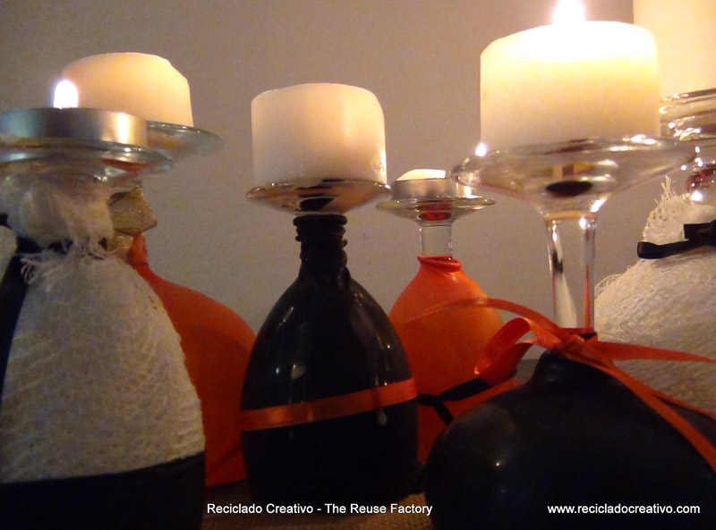 Copas de cristal convertidas en decoración para la mesa en Halloween