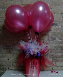 RecicladoCreativo. Recycling with water bottles and balloons. Reciclando con globos y garrafas de agua